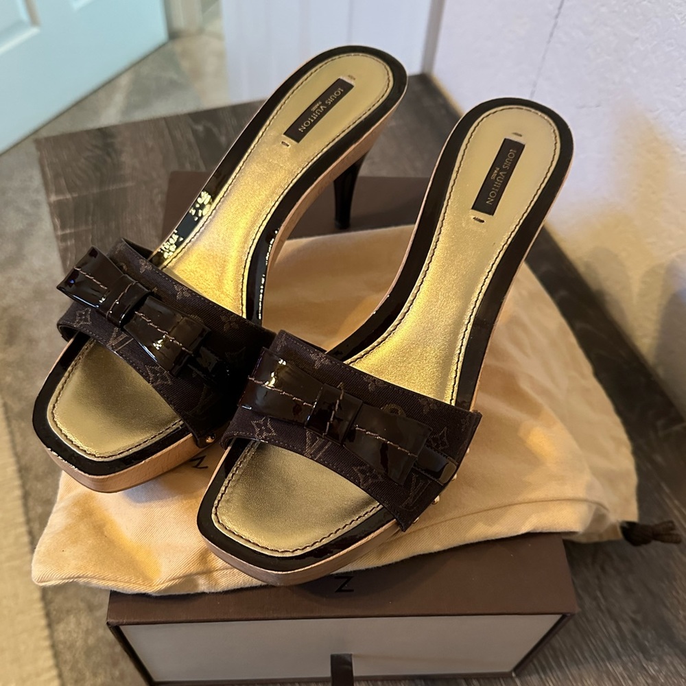 Louis Vuitton pumps